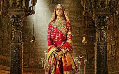 http://www.thehindu.com/entertainment/movies/deepika-regal-in-first-padmavati-poster/article19729222