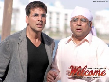 Uncle dekhiye hot ladki ja rahi hai xD ROTFL