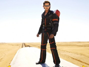 That's exactly why everyone says Hritik has got a hollywood look! :-P Handsome, Dashing and a